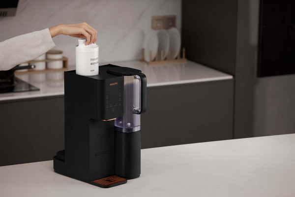 Philips Aquaporin Reverse Osmosis Water Station ADD6920BK/79 on kitchen counter.